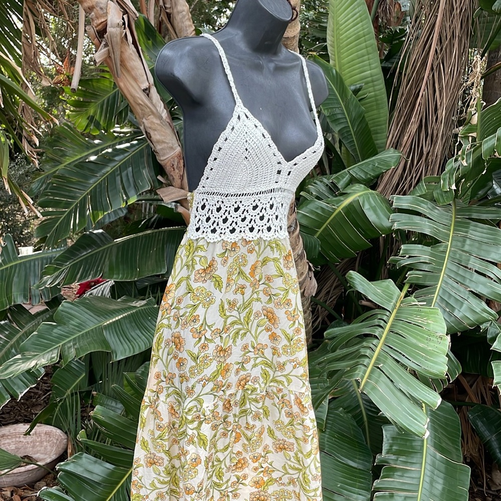JJ’s house crochet top floral ruffled maxi dress - Picture 3 of 8